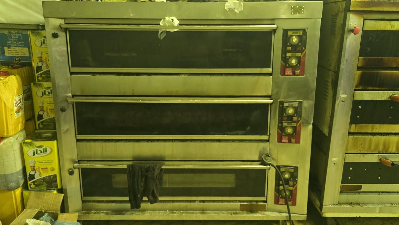 افران للبيع العدد 2فرن طبقي 1فرن غازي للدهينه كنافه اي شي يشتغل الافران نضيفه للتواصل الاتصال على الرقم ***********
