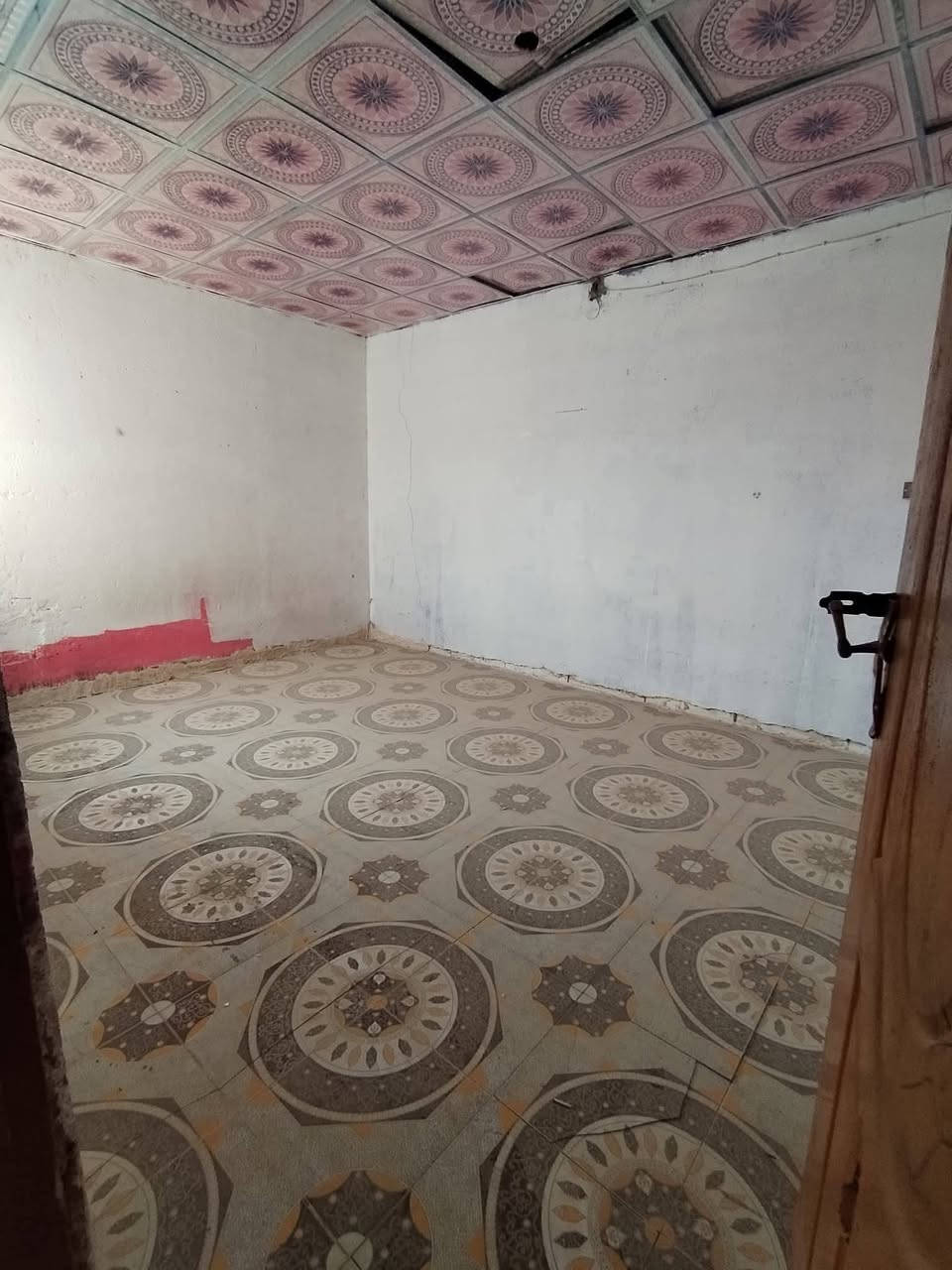 السلام عليكم ورحمة الله
بيت للايجار مساحة 50 مترة منطقه 23 
المحتويات طابقين : 
الطابق الاول : غرفه وصاله مطبخ وصحيات 
الطابق الثاني : غرفة وصاله وصحيات 
الايجار 225 كل شهر بشهرة 
موقع المكتب : النجف كوفه حي ميسان نهايه شارع الكيات 
موقع المنزل كذالك نهايه شارع الكيات بشارع العسكري منطقه 23 
للاستفسار الاتصال على الرقم 

*********** 

مكتب الرتاج للعقار
