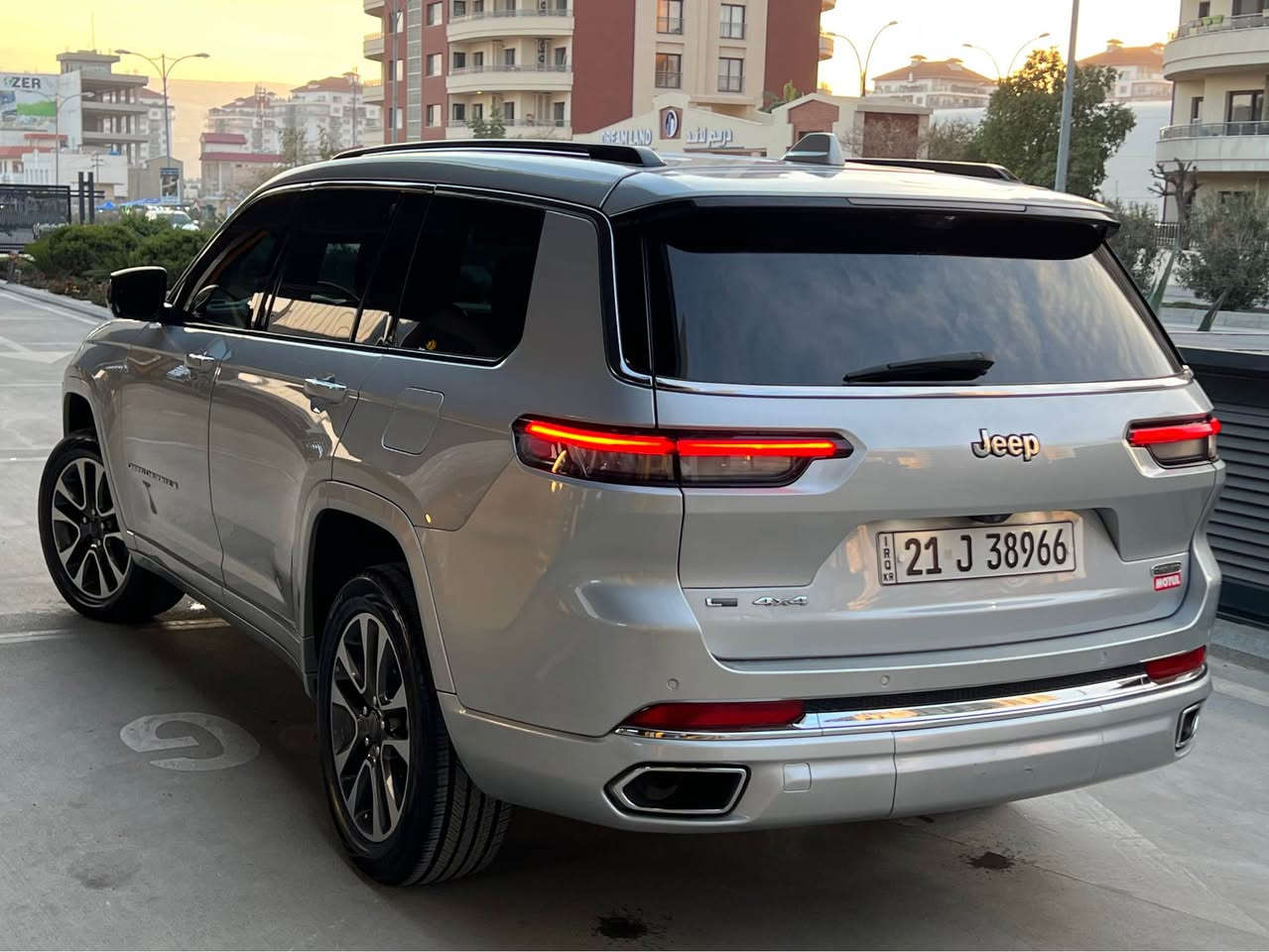 Jeep grand Cherokee overland 2021 Large 
مواصفات اوفر لاند فول فوللل 1/1 (کشنات سایق و سکن مساج - داتاشو - جکات عالی و ناصی - 7 راکب vip - بانوراما - کشنات بارد و تدفئە - 5 کامیرات - حساسات امامی و خلفی - و بعد بیها هوایە مواصفات ) 
————————————————————————
وارد امریکی الایرباکات کلهم سلیمە و جاملخ خلفی و باب صبغ بدون دواخل و الباقی مکفول کفالە عامە 
مسویلها سیرفس عام ما بیها دینار مصرف کیر و محرک مو مفتوح و مابی ای خلل و تایرات جدیدە … 
————————————————————————
سعر 298 و مجال کلش بسیط
مکان سلیمانییە 
*********** السليمانية, العراق
