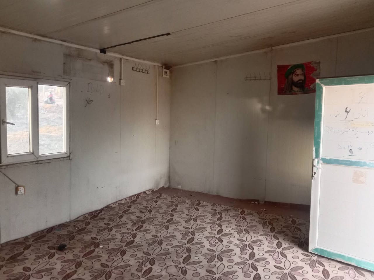 سلام عليكم كرفان البيع طولة 6×4عدد 2نفس الشكل  ***********
