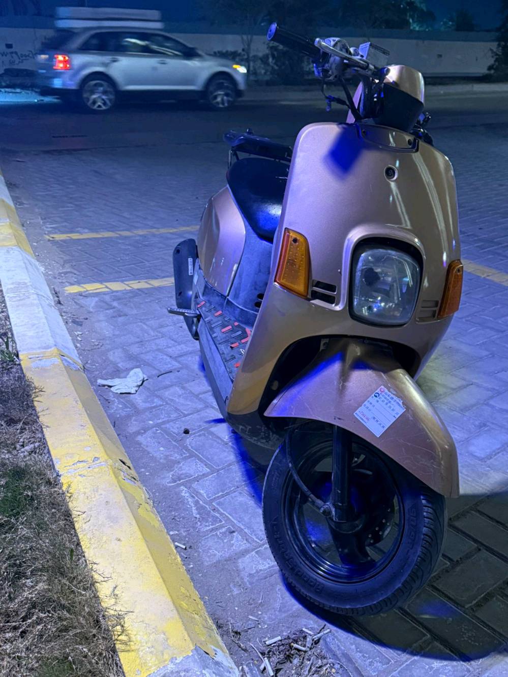 السلام عليكم
دراجه بوليس 
للبيع 
مكينه بلاديه برغي ممفتوح بيه
 كفرات بلادي بس مصبوغات 
مكاني بغداد حي العامل
 *********** واتساب

