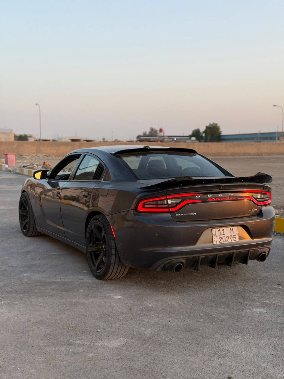 جارجر sxt 
مديل.  2019  اصل
سياره جديده ونضيفه 
ماشيه 80 الف حقيقي 
سياره ستخدام شخصي ما مشتغله خط
سياره جاهزه مكينه وكير وحداديه 
تخم ويل نجمه تو سايز جديد قياس 20
تخم تاير جديد 
سياره عليه ادامه وبرمجه كامله 
لايت LED   عدسات 
لد متغير 
حادثه جاملغ وبنيد تبديل وجاملغ الخلفي وباب  كلير فقط 
رقم بغداد وسنويه جديده باسمي 
ب 185 
***********
