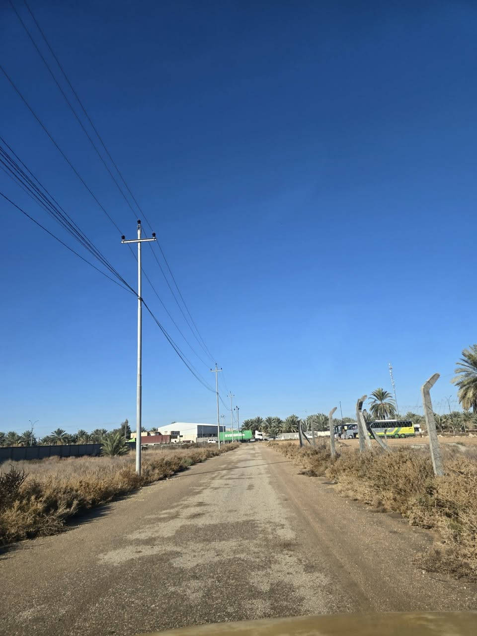 قطعه للبيع 200 متر كربلاء شارع البراهيميه مقابل قنات كربلاء 
للستفسار ***********
