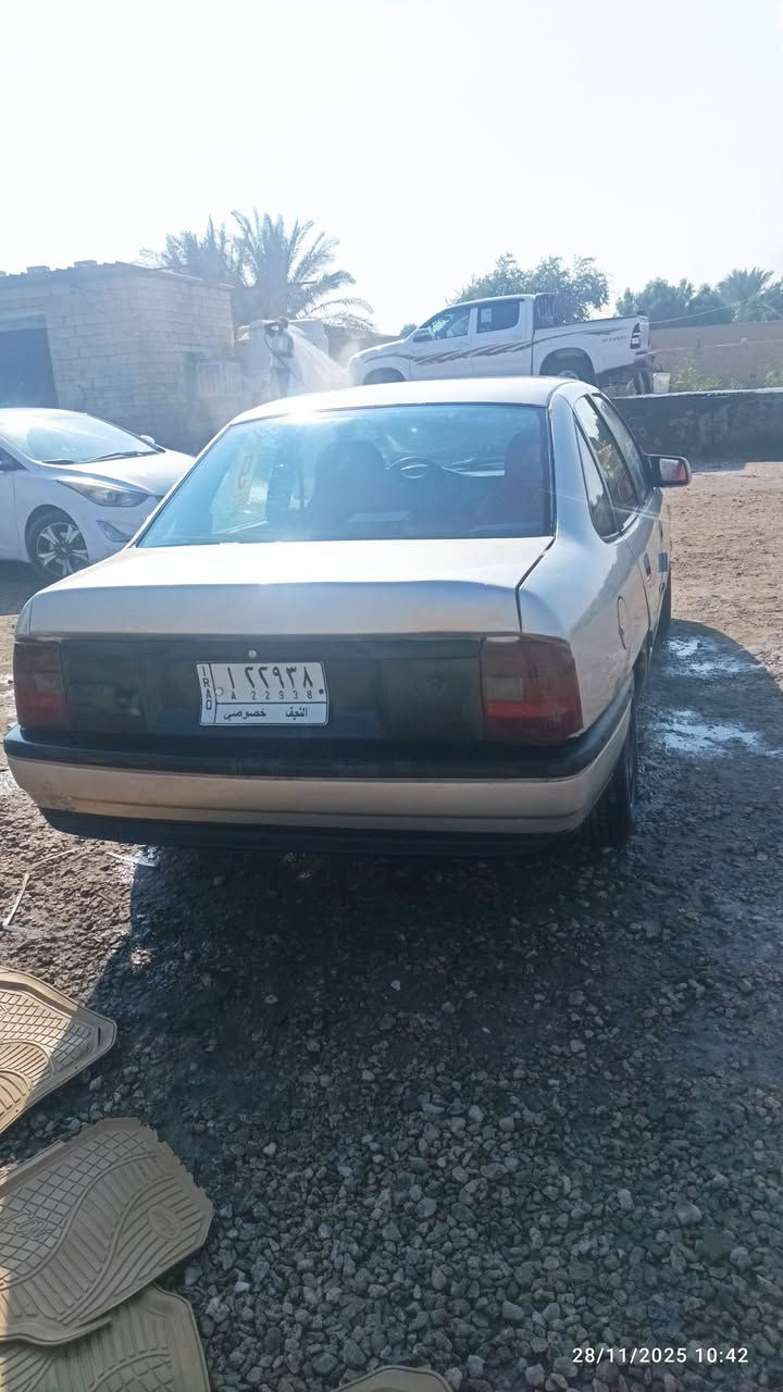 السلام عليكم ورحمه الله وبركاته 
من رخصة صاحب المجموعه 
للبيع سياره اوبل فكترا موديل ١٩٩٢ 
كير مكينه مكفولات
 سعر السيارة ٢١ ورقه بيه مجال 
مكان السيارة نجف ناحية القادسية 
هاتف ***********
متواجد اتصال . واتساب .فيس
