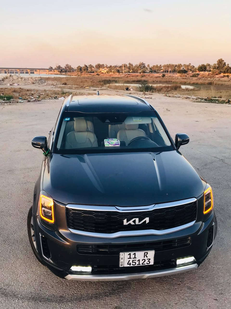 السلام عليكم
 
#للبيع سياره تولرايد  2021
امريكي  حادثها جاملغ وبنيد 
رقم بغداد دولي 

 مـواصـفاتها 
  فئة EX
  6 سلندر   3800
  بصمه تشغيل وأبواب 
  تشغيل عن بعد 
  صندوق كهرباء
  سايد بريك بصمه
   فتحة سقف
   داخل أبيض 
   7 راكب 
   كراسي جلد  
   كراسي VIP سياحي
   كراسي كهرباء 
   كراسي  تدفئه وتبريد 
   تبريد مناخي منفصل 
   كامره دواره
   شاشه كبيره
   حساسات خلفية
   توقف ذاتي 
   رادار محيطي
    تحديد مسار  
   اوتو هولد 
   أربع وضعيات قيادة 
   منافذ USB
   أشاير بالمري 
   ومري شفط 
   لايت زنون 
  عداد المسافه    68 الف ميل وقابل للزياده 

  #مكان السياره بابل المسيب 
  للاستفسار  الاتصال على الرقم   
***********
