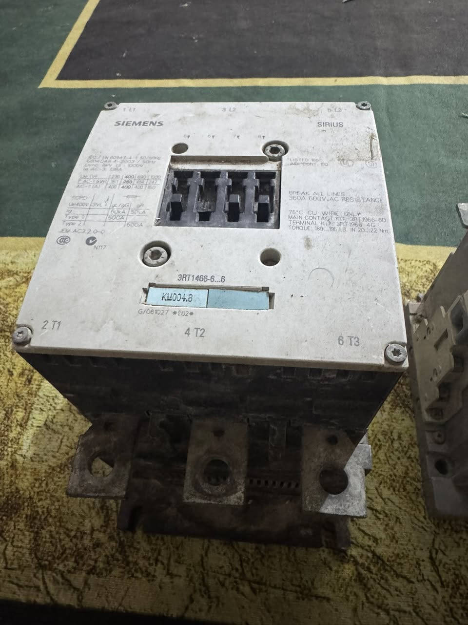 غراض اوتو للبيع كامل حمل ١٣٠٠ يتحمل
قواطع عدد ٣  
***********
