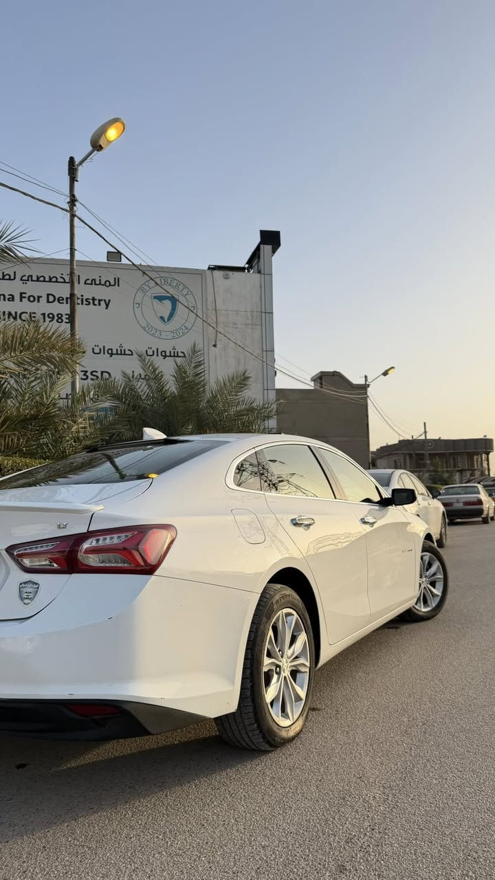 ماليبو 2019 Lt2 لون ابيض تجي فول مواصفات رقم سليمانية دولي باسمي شرط تحويل ماشيه 90 المواصفات 
بانوراما طكتين 
 بصمة تشغيل 
 بصمة ابواب 
 رادارات جانبيه
 حساسات خلفية 
 شاشه ١٠ انج تدعم كاربلي 
 كامره خلفيه دواره 
 اوتو ستوب 
 كشنات تدفئه 
 كشنات كهرباء 
 تشغيل عن بعد 
 كروز سرعه وتحديد مسار وتحكمات جهتين 
 تخم اطارات جديد 
 تبريد قطعتين امامي وخلفي ثلج 
 ليد نهاري وليلي 
الحادث جداً بسيط بابين مبدل نفس اللون مثل ماوضح بالصورة وسيارة نصبة وكلش نظيفة ع ايدي 
بغداد الدورة  
للاستفسار***********  واتس اب واتصال
