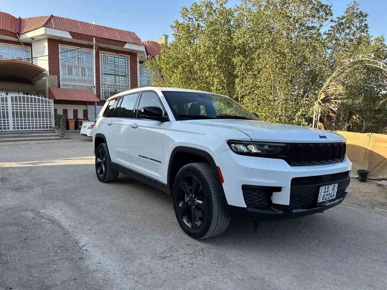 السلام عليكم 
للبيع جيب لاريدو موديل 2023
محرك 3600 V6
سياره مرقم بغداد 
 جديده أحلا من صور بهواي 
ماشية 31
مواصفات السيارة
* تشغيل عن بعد
* ردارات جانبية
* رادار امامي
* رادار خلفي
* حساسات خلفية
* توقف ذاتي
* كاميرا دوارة
* نقاط عمياء
* تحديد مسار
* قيادة شبه ذاتية
* كروس سرعه
* سايد بريك بصمة (كهرباء)
* ويل 20 
* شاحن لاسلكي
* ابل كار بلي
* كشن كهرباء
* هيترات بلكشن
* هيتر بالستيرن
* كشن خلفي منفصل Vip
* تبريد 3 قطع 
* صندوك كهرباء
* سياره 7 راكب  منفصل 
* فتحه سقف 
* لايت زينون بلادي
السيارة حادث جانبي  
بيبان 2 امبدل نفس لون 
جاملغات خلفي وامامي صبغ
مكان السيارة بابل
سعر 240 وبيه مجال 

الاستفسار 
***********
