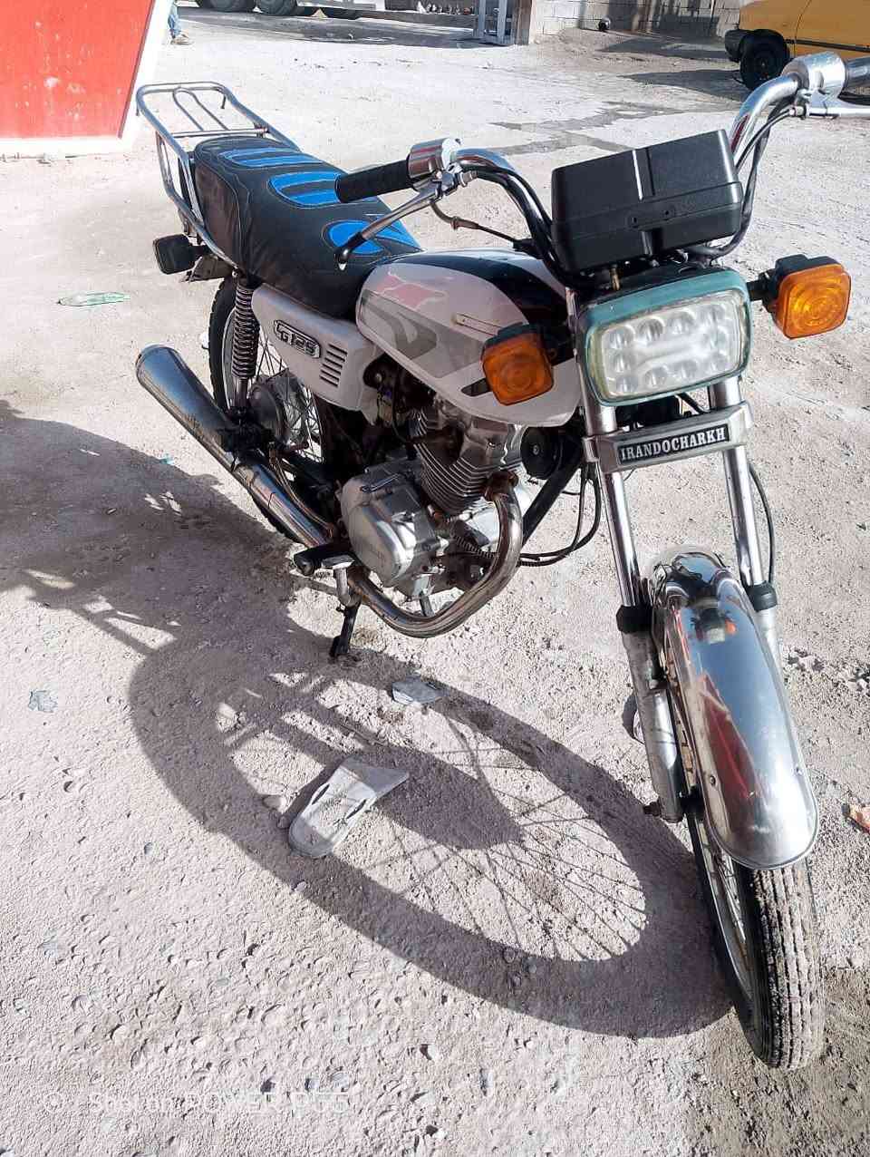 السلام عليكم دراجه ارشه للبيع موديل 21 أوراق اصولي دراجه جديده مكينه ما مفتوحه مكان الدراجه كربلاء حي العامل السعر 500 وبيها مجال الرقم 
***********
***********
