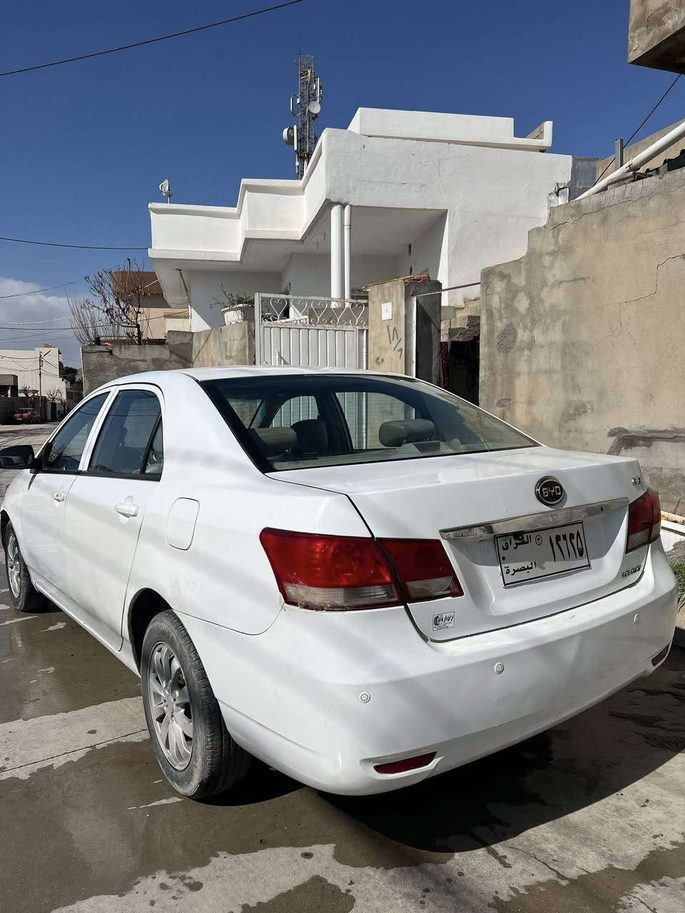 BYD G3 2013 
گێڕو مەکینە کڕۆلا
گێڕ تۆماتیک
فولل مواسەفات 
بەسمە
بەسمەی دەرگا
سڵاید
کوشن جڵد
شاشەو کامێرا
حاسە
چوارجام کارەبا
ئاوێنە کارەبا
بۆیاخ:یەک پارچە
تازە عەمام و پۆڵیش کراوە
سەنەوی بەغدا ماڵی مەدەنی بەشەرت
نرخ ٣٢ گەڵا و معامەلە 
چوارقوڕنە 
***********
