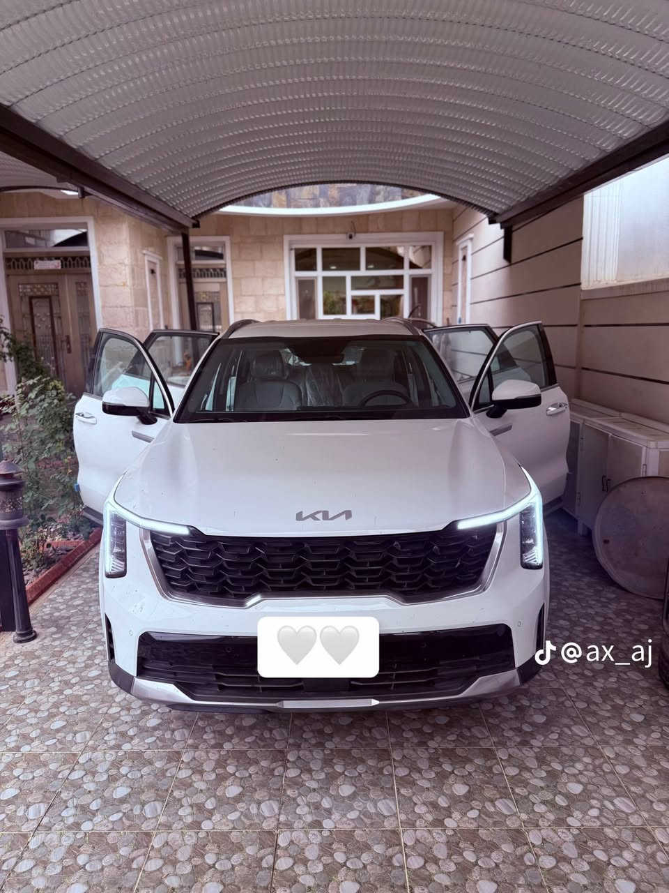 سلام عليكم سورنتو نص فول 
ويل 19 ماشيه 16 الف 
شاشه داتو شو
كشنات كهربائيه 
حساسات امامي خلفي 
3 قطع تبريد 
كير موس 
محرك 3/500 
رقم بغداد الجديد 
8 نمر 
تشغيل عن بعد 
رايدها 315 ورقه وبيها مجال 
 
تواصل ع ***********
