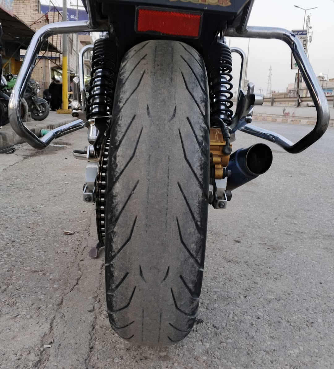 السلام عليكم سيبي فور للبيع دراجة مكفولة محرك وگير واستعمل دهن للمحرك أفضل نوعيه الامزول 
بيها كزوز رياضي محرك ناعم 
العنوان العمارة. للاستفسار الاتصال على الرقم ***********
