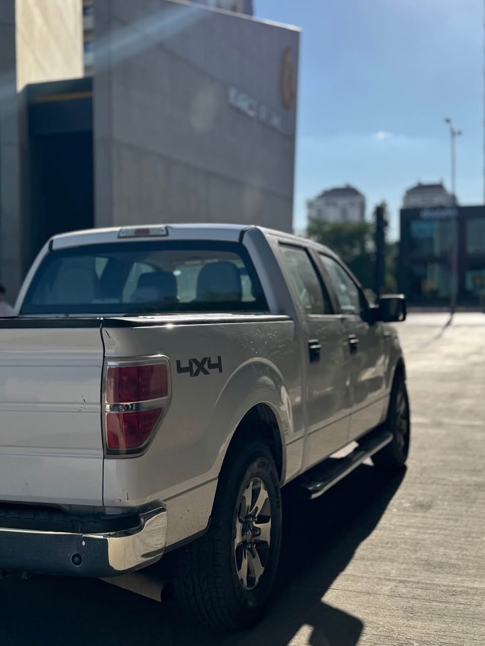 Foord f150 2014 niva 
سفری شەریکەی نیڤا ٢٠١٤ بێ بۆیاخ 4x4 گێڕو مەکینە بە شەرت مەکینەی نەکراوەتەوە سەیارەکە زۆر تازەو جوانە دینارێ مەسرەفی تیا نییە سەنەوی تازەیە تایەو ویلی لۆکی لە سەرە 
ماوەڕۆشتن /١٧٠کم
سعر /١٥٤مامەڵەیەکی زۆر کەم 
ژم/***********
ژم/*********** السليمانية, العراق
