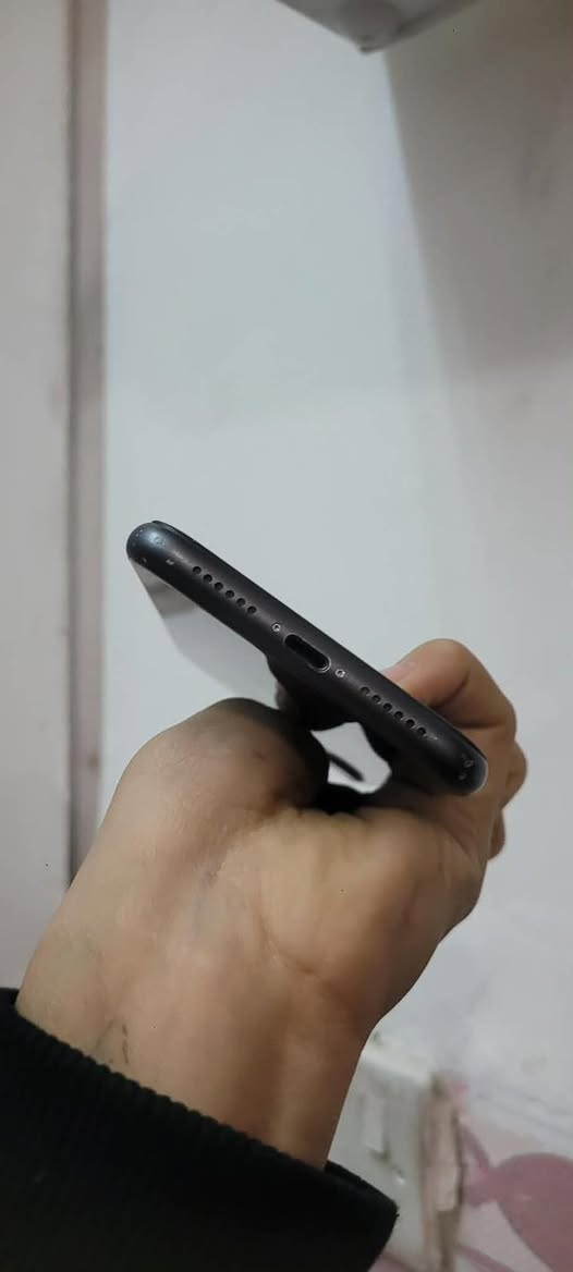 آيفون 11 كامرتين 
مابي عيب 
فيس إيدي شغال 
شاشه مبدل شرط اصلي ثلاث نقاط 
وبطاريه مبدل شرط اصلي يعني ميعتبر مبدل 
كامرات فول 
بطاريه 100 
فلاش شغال 
كلشي شغال ومابي عيب
نضافه 100/100 شرط شخط مابي 
السعر بل خاص فقط الشرايه


**إذا كنت صاحب هذا الإعلان وتريد حذفه لأي سبب، رجاءا أرسل رسالة إلى الدعم الفني**