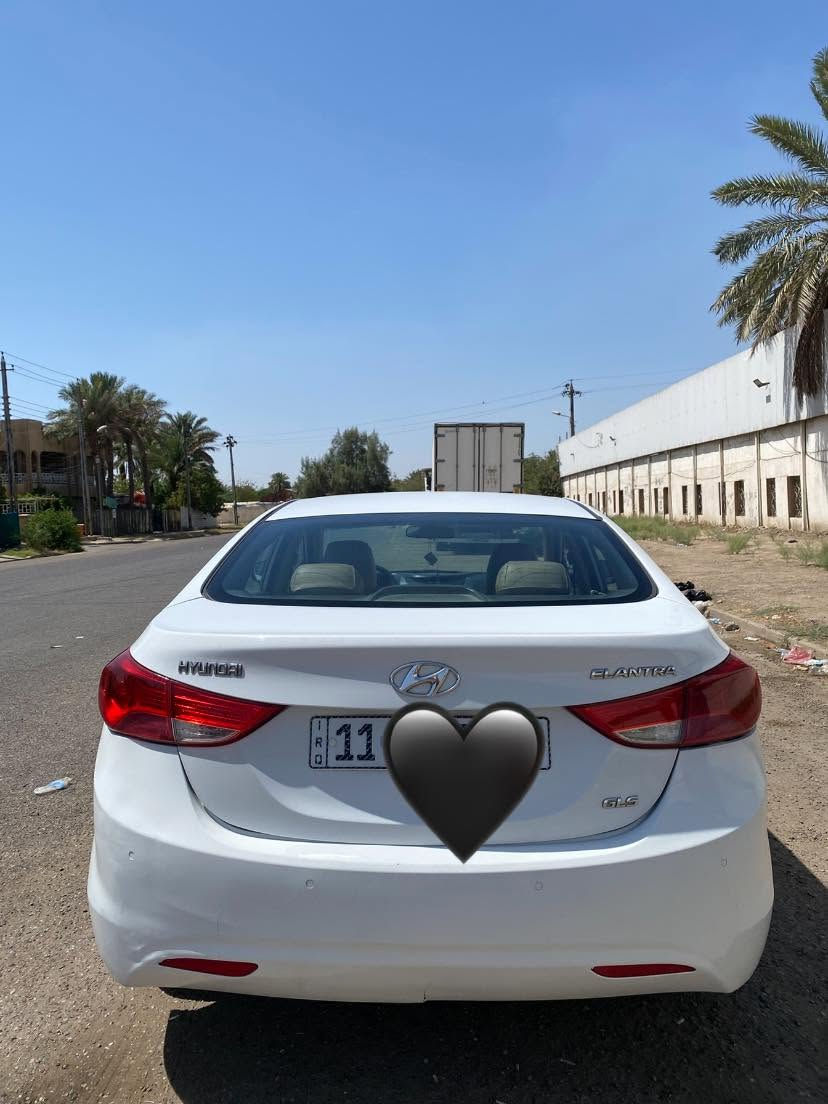 النترا 2012 فول مواصفات GLS  بصمه فتحه سقف شاشه كامره دواره تحكمات ستيرن محرك 2000 دوش جيد جدا كير جيد جدا سياره بدون اي ضربه بيهه صبغ بالجاملغ الخلفي فقط بالداير مكفوله من الضربه تخم تاير جديد السياره باسمي رقم بغداد السعر 105 مكان بغداد حي العامل ***********
