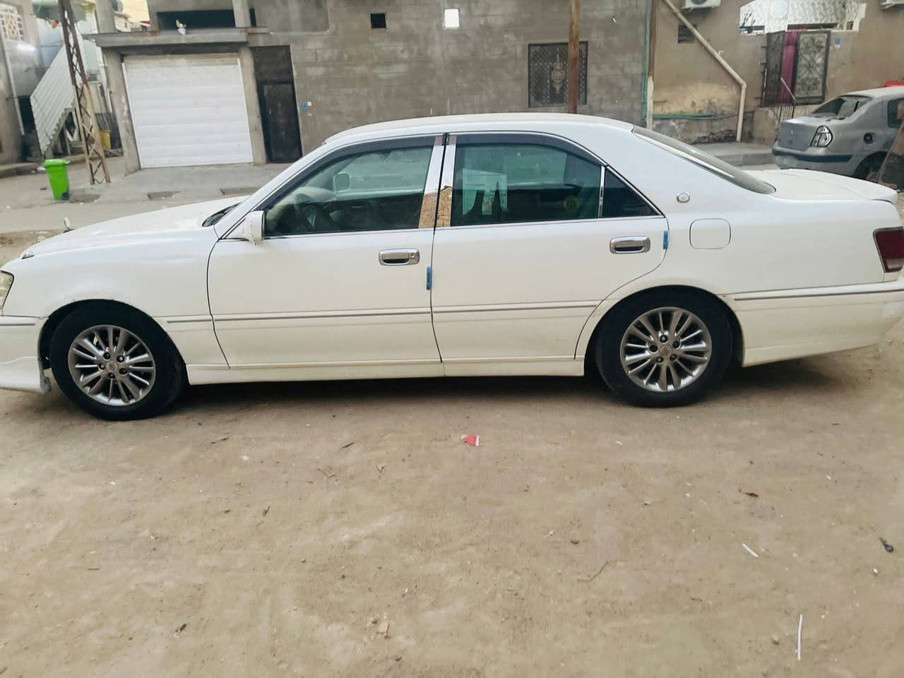 سلام عليكم ملكه جنون للبيع 2003 مكفوله من الكصه والنقل او حته من الضربه السياره حلوہ و نضيفه بس قطعتين تبديل للجماليه رقم كركوك انكليزي تحويل ثاني بسمي السياره عنوان البصره السعر 123وبيهه مجال للطيبين 
الرقم
***********
