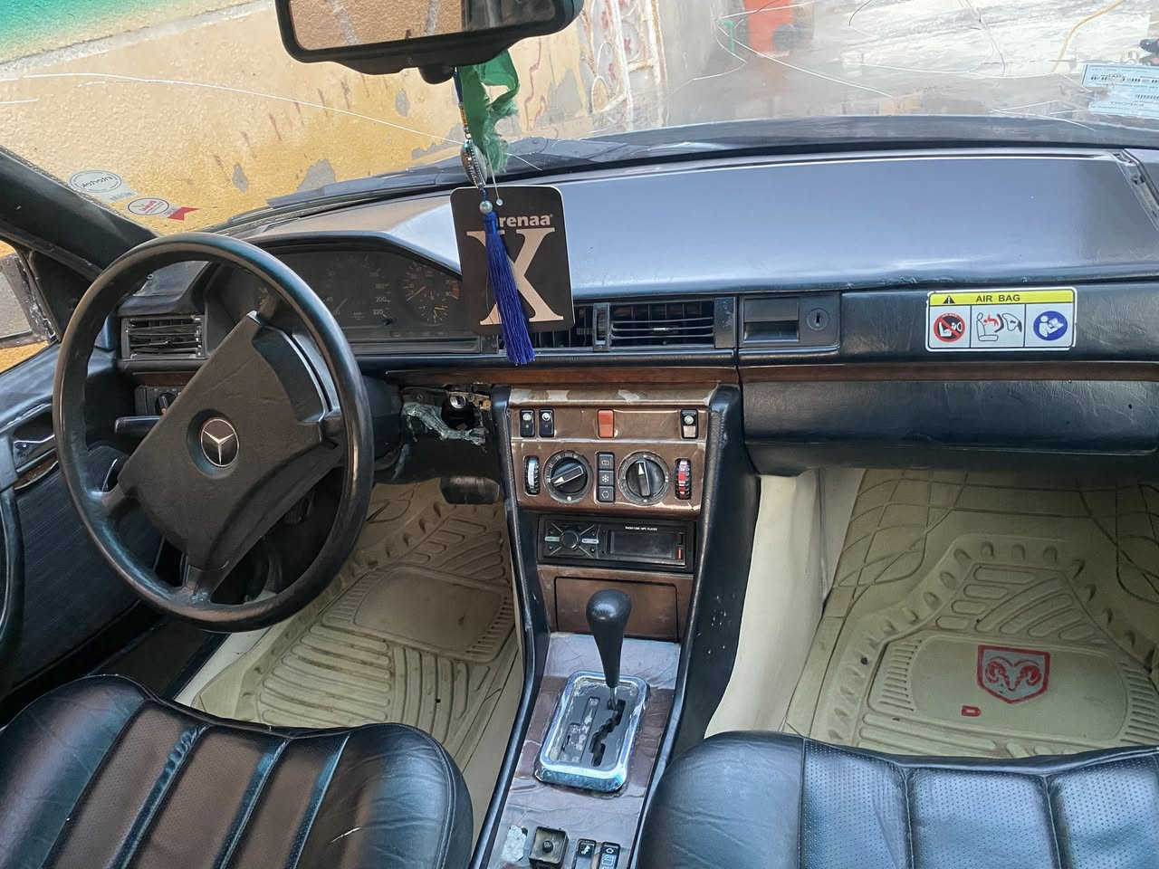 السلام عليكم مارسدس دب مكينة 2500 بطة رقم صلاح الدين مشروع وطني تتحول بأي محافظة موديل 88 نقص تبريد غرفة جديدة حدادية نص ونص السعر 35 المكان ذي قار قلعة سكر 
***********
