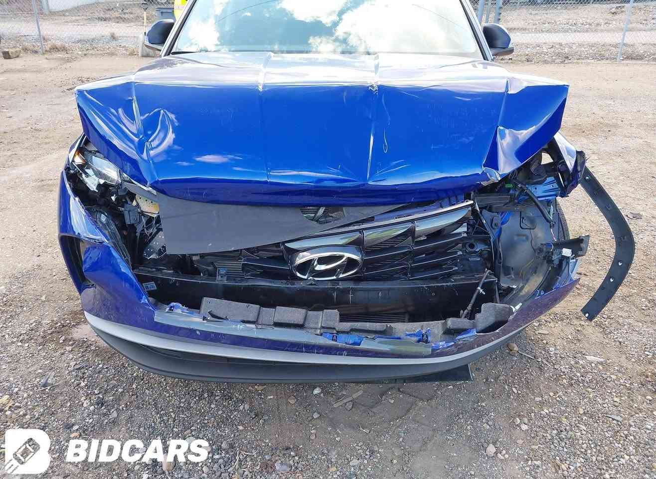 سلام عليكم توكسان موديل 24 
فول السيارة 
بصمة

رادارت 360 
شاشة جبيرة 
كشنات جلد 
تدفه كشنات 
كراسي كهرباء 
رادارت 360
اوتو هولد 
تشغيل عن بعد 
جنطة كهرباء 

السيارة بعد بيها مواصفات بل عافية على الياخذها 
مكان السيارة  مدينة الصدر 
195 وبيها مجال بسيط
***********
