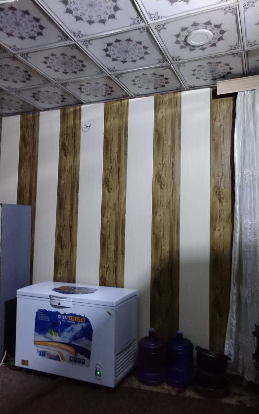 السلام عليكم 
الدار للبيع المساحه 176
يحتوي على غرفه وصاله واستقبال ومطبخ ومجمع صحيات داخل البيت وخارجه العنوان بابل الورديه قرب جامع الشيخ حمزه العبود الفرع الأول مقابل أسواق جمانه 
للاستفسار ***********
