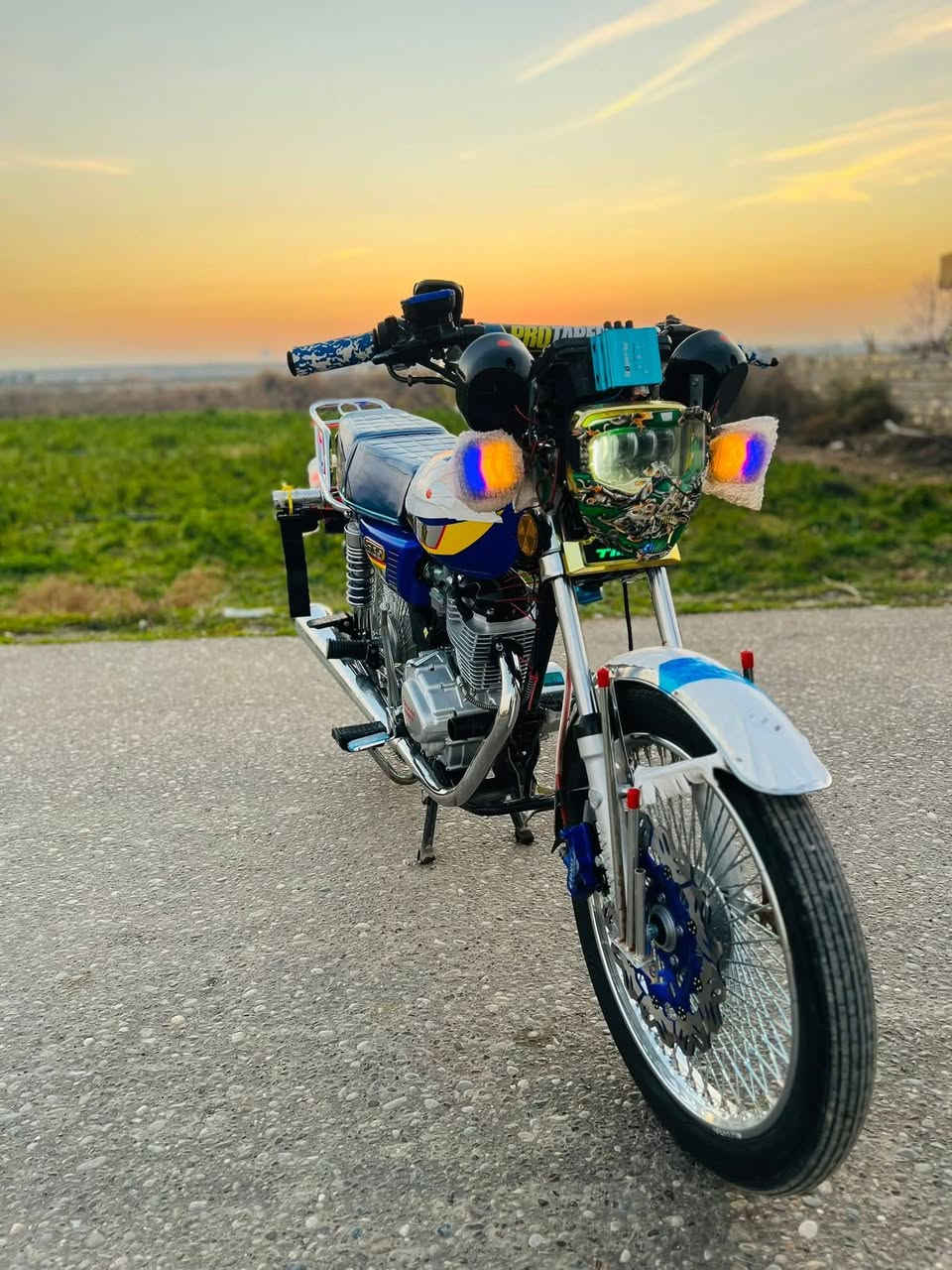 السلام عليكم 
للبيع تايكر 
موديل 25
محرك شرط 
بعده شركه مامفيلس 
كهربايات شغاله 
ماناقصه كلشي 
الماطور احلا من الصور 
السعر 750وبي مجال 
مكان تكريت البوعجيل 
الاستفسار النتصال ع رقم 
***********
