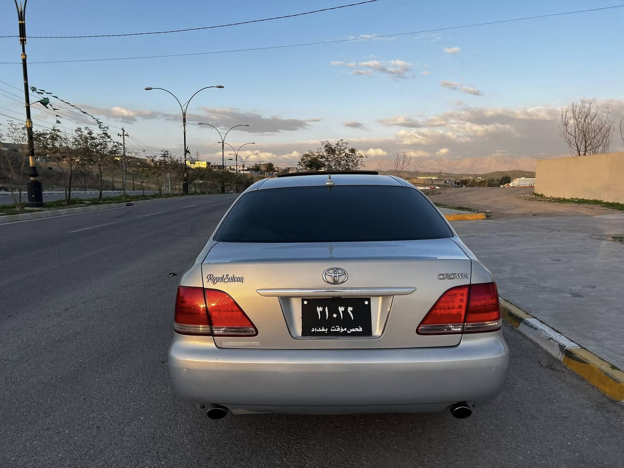 سلاوي خوا له هه موو لاييه 
شاهينه موس ١٨٢
گيروو مه كينه گه وره ٢٠٠٥ فوول فوول مواسه فات سه لاجه ييه په ر ده حاسه كاميره را دار كوشن جلدوو جوار كوشن كا ره باو هيته ر مه ركه زي و سلايت دوو پارجه بوياخ ئه وروپا  بي ده عموو لي درا و 
مشته ري ته له فون بكات جوابي نا مه نا ده مه وه 
***********
