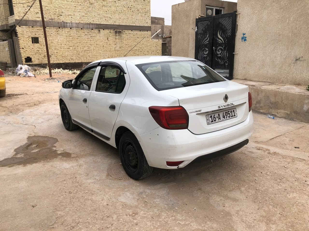 السلام عليكم سياره رينو سمبل للبيع مديل 2018 مكفوله لا ضربه ولا شي ماعدى طخه بل جاملغ الامامي مثل ماموضح بل صوره بيهة مشكله الرابع مالتهة مايجي رقم انكليزي قادسية  سنويه لل29 عليهة غرامه ٢٠٠ ينزلن من السعر سياره كشر نضيف دواخل نضيفه مكينه جديده وصلهة موجود عوزهة بس برمجه مكانهة كربلاء السعر ٥٨ وبيهة مجال حك الجيه للاستفسار ***********/*********** مامتواجدً خاص
