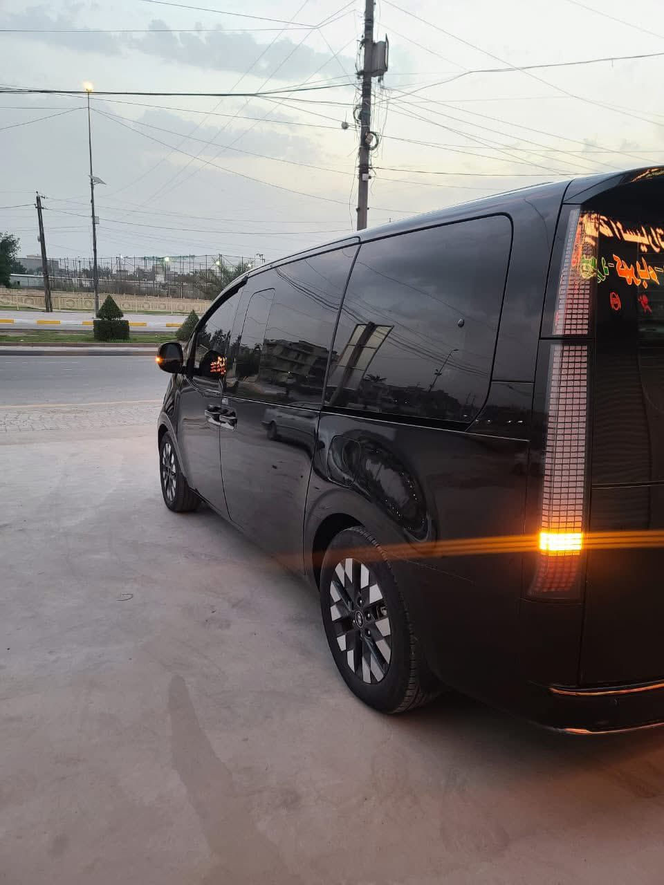 ستاريا 2023vip نسخه لاكجري(فخم)اصل
فول فول مواصفات السعر 248
وارد كوريا بدون رقم تترقم اي محافظه عدا كوردستان 
تترقم خصوصي واجره  سياره 9راكب 
دفع رباعي4x4 مكينه 4سلندر 2.2تيربو كاز
حادثها 3قطع موضح امامكم مبدل القطع وكلشي على البلاد
ممشى السياره 100 الف السياره بدون اي نقص او خلل 
مكان السياره بغداد حي اور ***********
