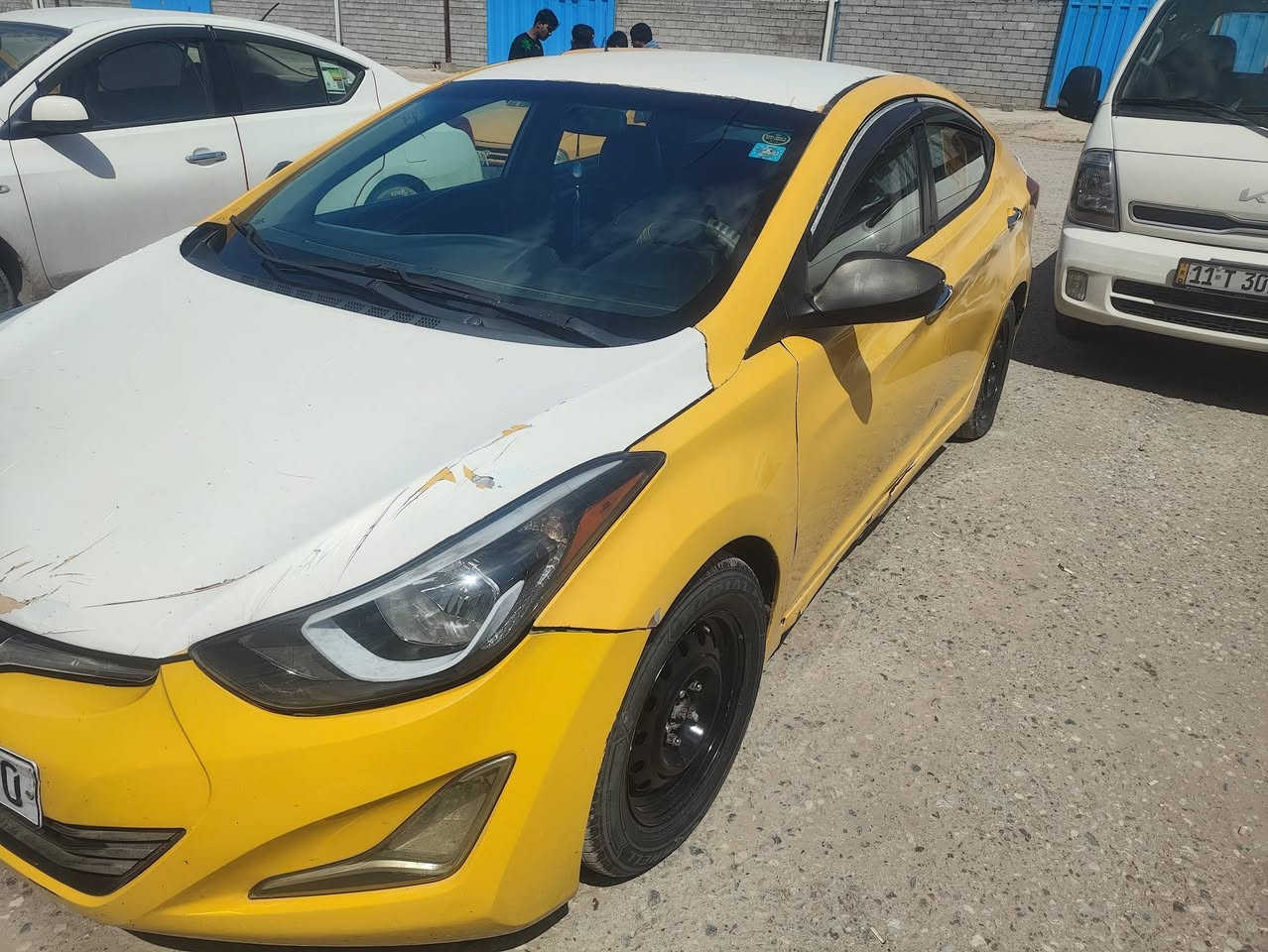 السلام عليكم 
النترا اصفر موديل 2011 خليجية  للبيع 
مكينة 1600 
سنوية لل 2028 
تايرات نظيفة 
بچم 16 محور 
بيها ضربة اباب السايق ومعمرة 
*********** 
السعر 78 ورقة بيها مجال بسيط
مكانها بغداد الزعفرانية
