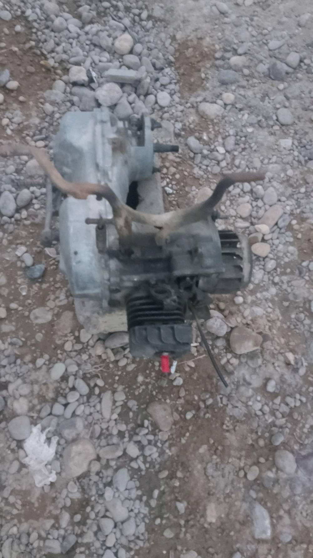 دراجه عبد الحليم تفصيخ كلشي شغال بيه و اغراضه كامله نقص بس ضفيره و السعر  80 الف و بيه مجال تدللون