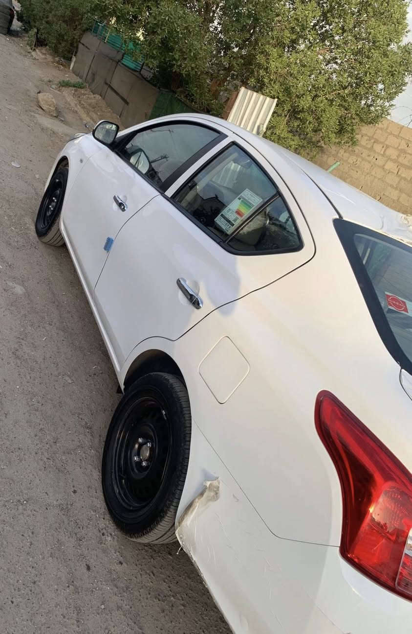 السلام عليكم نيسان سني هندي ام البليته الزركه 
مديل ٢٤ ماشيه ٢٥ سياره جديده بعدهه بلضمان كير مكينه مكفولات تايرات صدر كله بعده جديد رقم بغداد ب اسمي بيهه باب مبدل وقبق البانزين داير بارد وصبغ رقم صاحب السياره***********واتساب موجود
