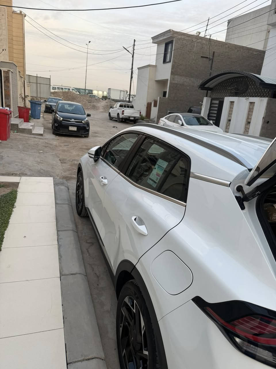 السلام عليكم سبورتج ڤول قمارة حديد
2025  خليجي ضمان كيا نم 5 سنوات او 100 الف رقم بغداد الجديد بأسمي مكفولة من الصبغ والتبديل  فقط طخة بسيطة بالباب خلف السائق موضحة على وضعها
ماشية 15000
فول مواصفات
دفع رباعيX4
بصمة + تشغيل عن بعد
بانوراما +  الأنارة الداخلية LED
كراسي الأمامية كهرباء + صندوق كهرباء
مقاعد الأمامية تدفئة+ مقود تدفئة
 شاشة كبيرة +كامرة خلفية دوارة
داخل بيجي +شاحـن وايرلـس
مرآة اوتو دم + حساس مطر
تبريد شاشة مناخين منفصل 
حساس امامي + خلفي
مانع انزلاق + مانع انحدار
هند بريك بصمة+ أوتو هولد
قطعتين تبريد+ اربعة انظمة قيادة
انارة الأمامية LED + انارة خلفية LED
تحكم ستيرن جهتين + شفتات
اشاير بل مري والمري كهرباء
نقط عمياء 
محرك 2000+ شاشة اعطال
كت بيانو بلاك اسود لامع + ويل حجم 19
مكاني بغداد للاستفسار  ***********

♥️ الموديل🔥 2025 🔥
♥️🔥فول مواصفات قماره حديد🔥 
♥️ سعة المحرك 2.0L
♥️ مرتبط بناقل حركة أوتو 6 نمر
♥️ عدد AIR BAG 2 
♥️ حساسات أمامية و خلفيه 
♥️ لايت زينون + LED 
♥️ كشافات  اماميه زنون 
♥️ بك لايت LED
♥️ حجم الاطار ويل كاب كروم 19  
♥️ 4 دسك
♥️ ماسحة خلفية
♥️ اريل نفكيتر 
♥️ مفتاح التشغيل بصمة و تشغيل عن بعد 
♥️ فتح الصندوق كهرباء 
♥️ شاشة Apple Car play
♥️ كاميرا دوارة
♥️ الانارة الداخلية LED
♥️ حركة المقاعد الأمامية كهرباء
♥️ تدفئة المقاعد الأمامية 
♥️ تدفئة المقود
♥️ مثبت السرعة Cruise
♥️ المودات والأوامر الصوتية
♥️ أوضاع القيادة  Drive Mode 
♥️ حساسات ضغط اطارات 
♥️ مقود جلد حياكة 
♥️ شفتات ستيرن 
♥️تبريد بيانو شاشة
♥️قطعتين تبريد 
♥️ ا ABS 
♥️سايد بريك بصمه ا Auto Hold   أوتو هولد
♥️ نظام مانع الانزلاق
♥️ نظام نزول المنحدرات 
♥️ اشارة في المرايا الجانبية رادار 🔥
♥️ مخرج منفذ الطاقة ⚡
♥️شاحن هاتف Wireless
❤️نظام دفع رباعي X4
