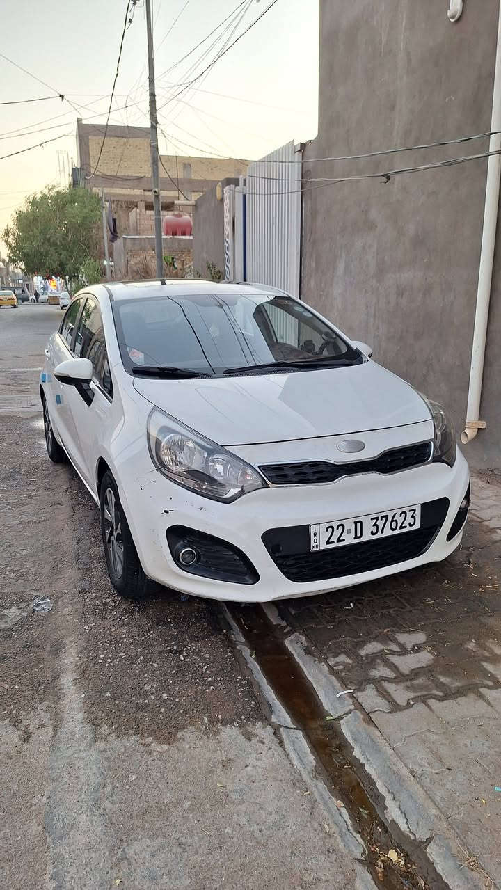 كيا ريو 2014 هاتشباك خليجي محرك 1600
تبريد وكير ومكينه مكفولات الداخل نضيف كلش 
بيها قطيعتين مبدلات الباب الوره السايق والجاملغ الامامي بصوب العبري
وبارد بالجاملغ الورة السايق فقط. 
رقم اربيل 
السعر(( ١٠٠ ))وبيها مجال  مكاني النجف الاشرف 
***********
