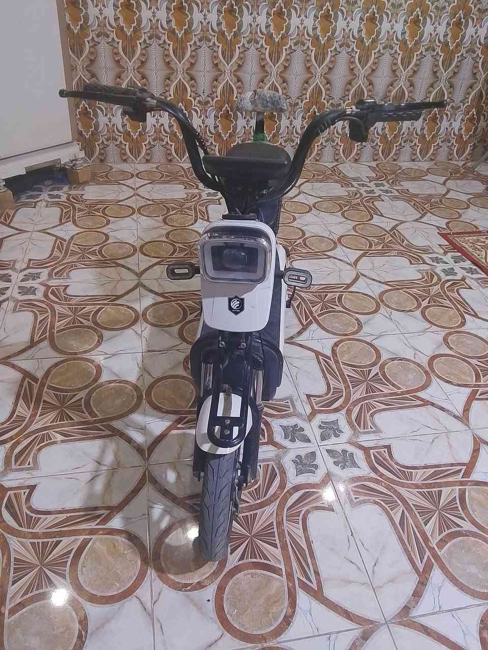 دراجه نضيفه شتريتها 550نضيفه ضالي شهر من مشتريها شاره يمنه وسره اربع بطاريات 2بركات2دبل شاره النمر 4سرعه بل عداد 88حقيقي 70تعال وفحص تتحمل وزن 110 يعني روح وين ماجان بيها تمشيك 60كيلو حقيقي وبل عداد 100 سوج 2بصمه2مرايات2ماشادهن بعتهن بكارتونه مضمومات شاحنه موجوده دواسات بعدهم بجيسهن ما فاتح قراضها سله موجوده كلشي ما مركبلها دراجه جدن نضيفه بطاريات48فولت ول مبير 64امبير لايت ماكس زنون دراجه وصل السعر 480وبيها مجال هواي لششراي الرقم ***********الواتساب ولرصيده
