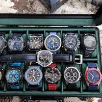 ساعات • للبيع