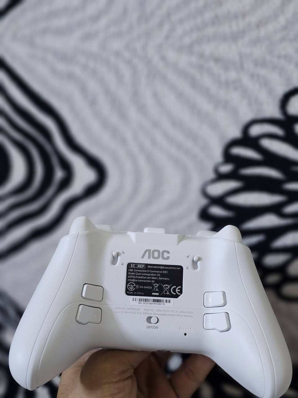 جوستك Aoc ابيض احترافي مع شاشة مدمجة بسعر 70 وبي مجال بسيط مكاني بغداد
. اتصال ثلاثي (Bluetooth + 2.4GHz + USB) تدعم PC و Android و iPhone و Nintendo Switch
و Steam Deck

. عصي Hall Effect مقاومة المشكلة Drift

. 4 أزرار خلفية قابلة للبرمجة

. شاشة مدمجة 1.5 إنش للتحكم بالإعدادات

. بطارية 1000mAh تدوم حتى 15 ساعة

. اهتزاز قابل للتعديل وإضاءة RGB

. تصميم مريح مناسب للألعاب التنافسية


**إذا كنت صاحب هذا الإعلان وتريد حذفه لأي سبب، رجاءا أرسل رسالة إلى الدعم الفني**
