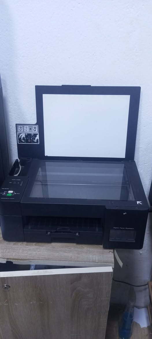السلام عليكم طابعة برذر T220 ملون وعادي + مشغل قرص خارجي عدد 2  + مسعر منتجات عدد 2 للاستفسار اتصال.  ***********
