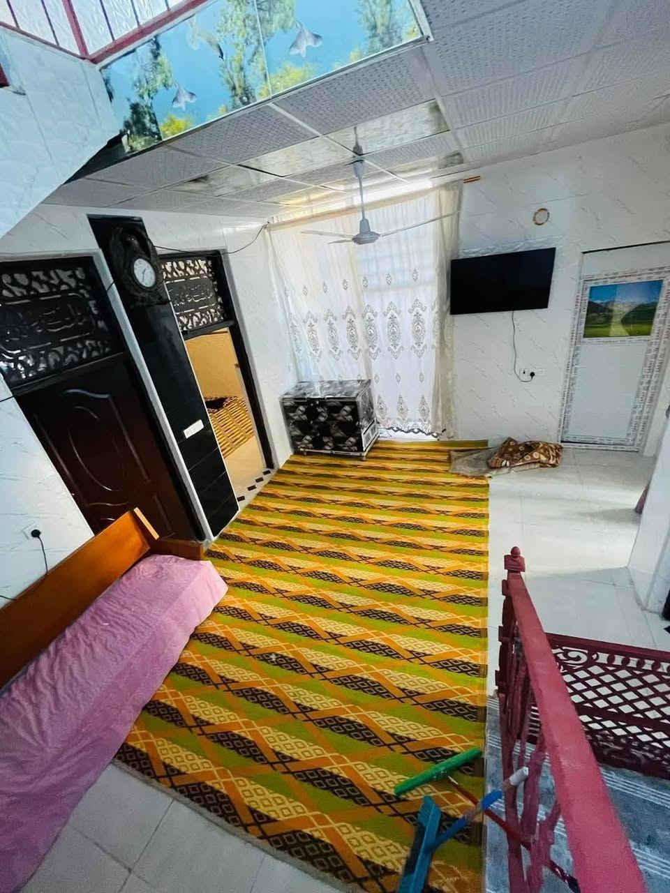 الدار للبيع مساحه ١٦٠ متر طابو صرف

عرض الشارع ١٠ متر

يحتوي علئ ٤ غرف نوم __اثنين جوه و__اثنين فوك __استقبال__ كليدور هول_مطبخ _مجمع صحيات داخلى وخارجي وطارمه

العنوان ابي غرق حي الحسين

مدارس ٤ __لاخط تاجر ولا شي مدارس قريبه

للاتصال والاستفسار المراسله او الاتصال علئ الرقم التالي ***********

استقبل كافه عروضكم وعقاراتكم لبيعها باقرب وقت ان شاء الله
