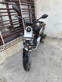 ماطور شحن للبيع 4بطاريات جدد السعر 250 قفل رقم 07719319244