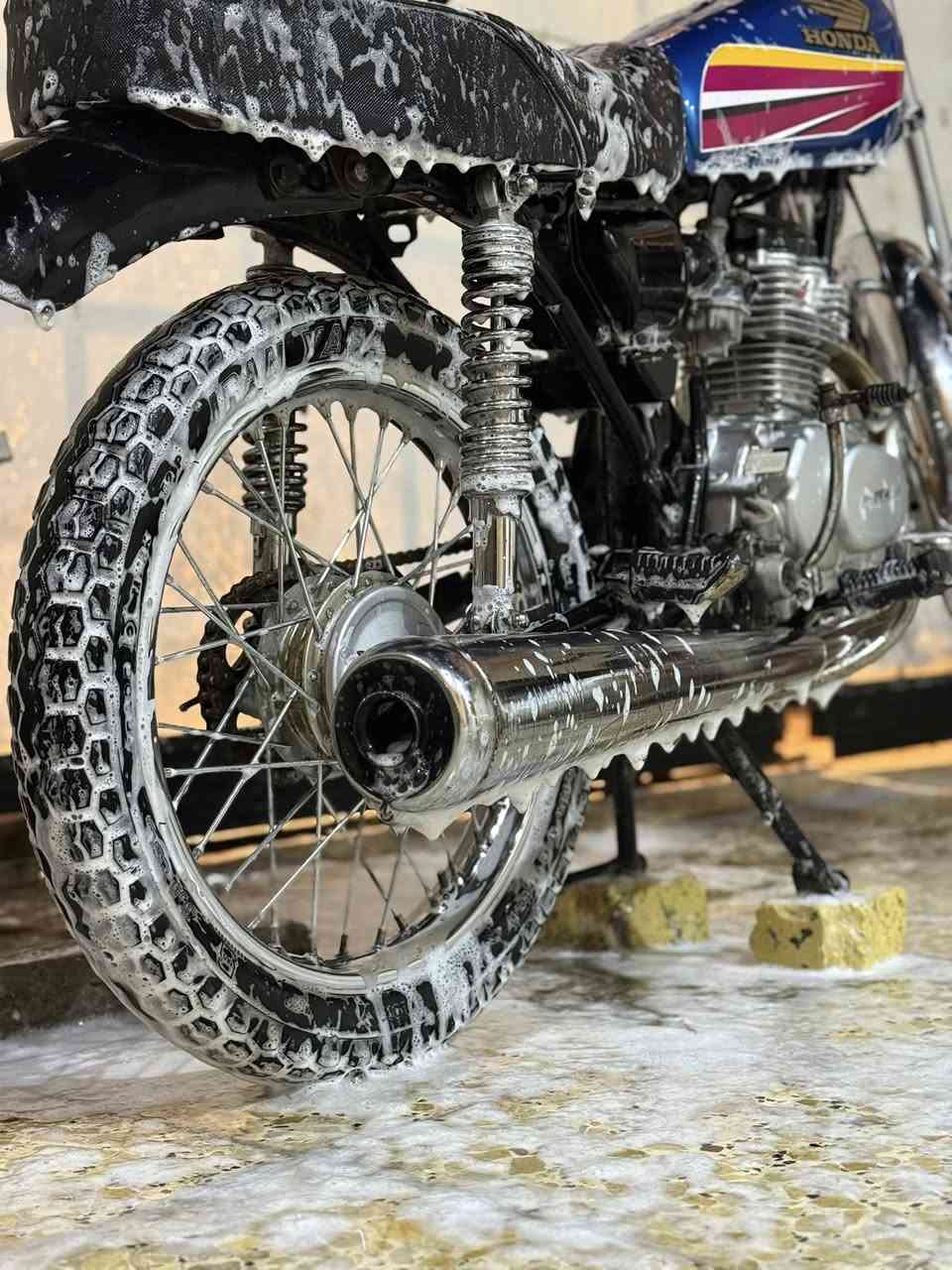 سلام عليكم الدراجه ابيعها ادوات ادرات المكينه انتنس مفتوحه مره وحده ولفات وشغل عدل بيها شلعه تاكل الكاع اكل مديل 21بلاد مامعره المكينه انتنس نجمه الاصليه القديمه البلاد موهذن الجدد مكاني البصره حمدان وحي الكفائات وبخدمة شراي 
***********
