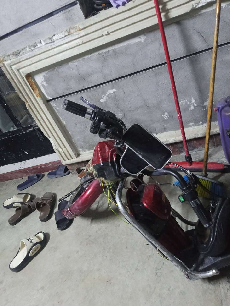 السلام عليكم دراجه شحن للبيع طگ الشاصي مالتها ابيعها على هاي وضعيتها. الدراجه خمس بطاريات نوعيتها KOREA.MR شغالة وياها شاحنتها اصلية المكان ابوغريب خرنابات قرب السريع السعر125 رقم الهاتف***********والي يريد تفصيخ ابيعلة اي شي من عدها يدة شاشة بطاريات تايرات شاحنة عقل
