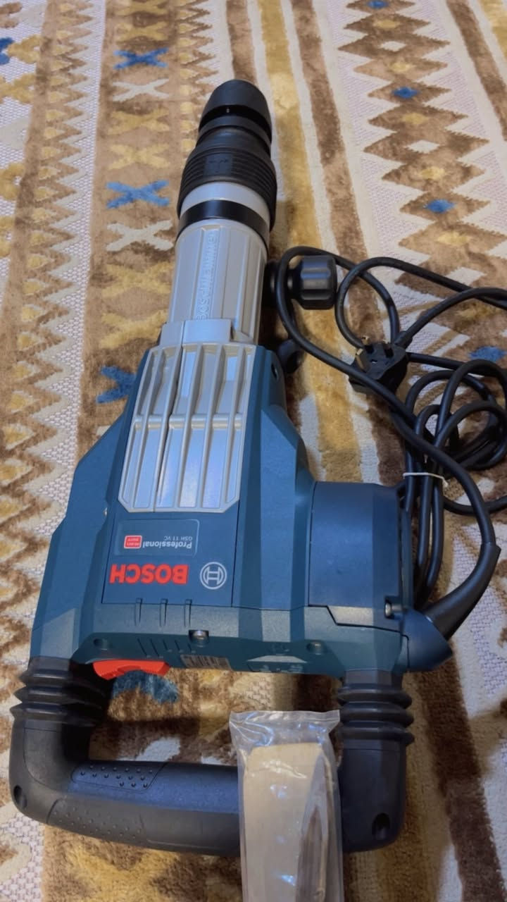 دريل همر كسار بوش الماني جهاز جديد ممشتغل ولا شايف الكهرباء
1700 واط
14 كيلو للضربه
برينه خمس شروح
السعر مليون
دينباع ب١٧ ورقه 
***********
