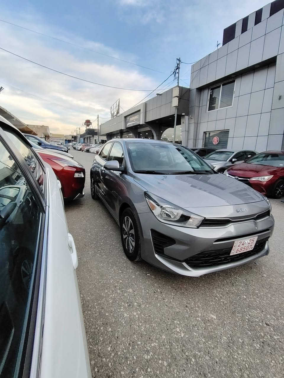 كيا ريو وارد امريكي . رقم كاتي . تترقم كل محافظات الاقليم مواصفات s 
بصمة 
رادارات 
نقطة عمياء 
ويل كب 
السيارة بيها نص باب و جاملع جهة السايق 
سعر مناسب 
١٢٢ و بيها مجال 
السيارة موجودة بالموصل 
***********
***********
