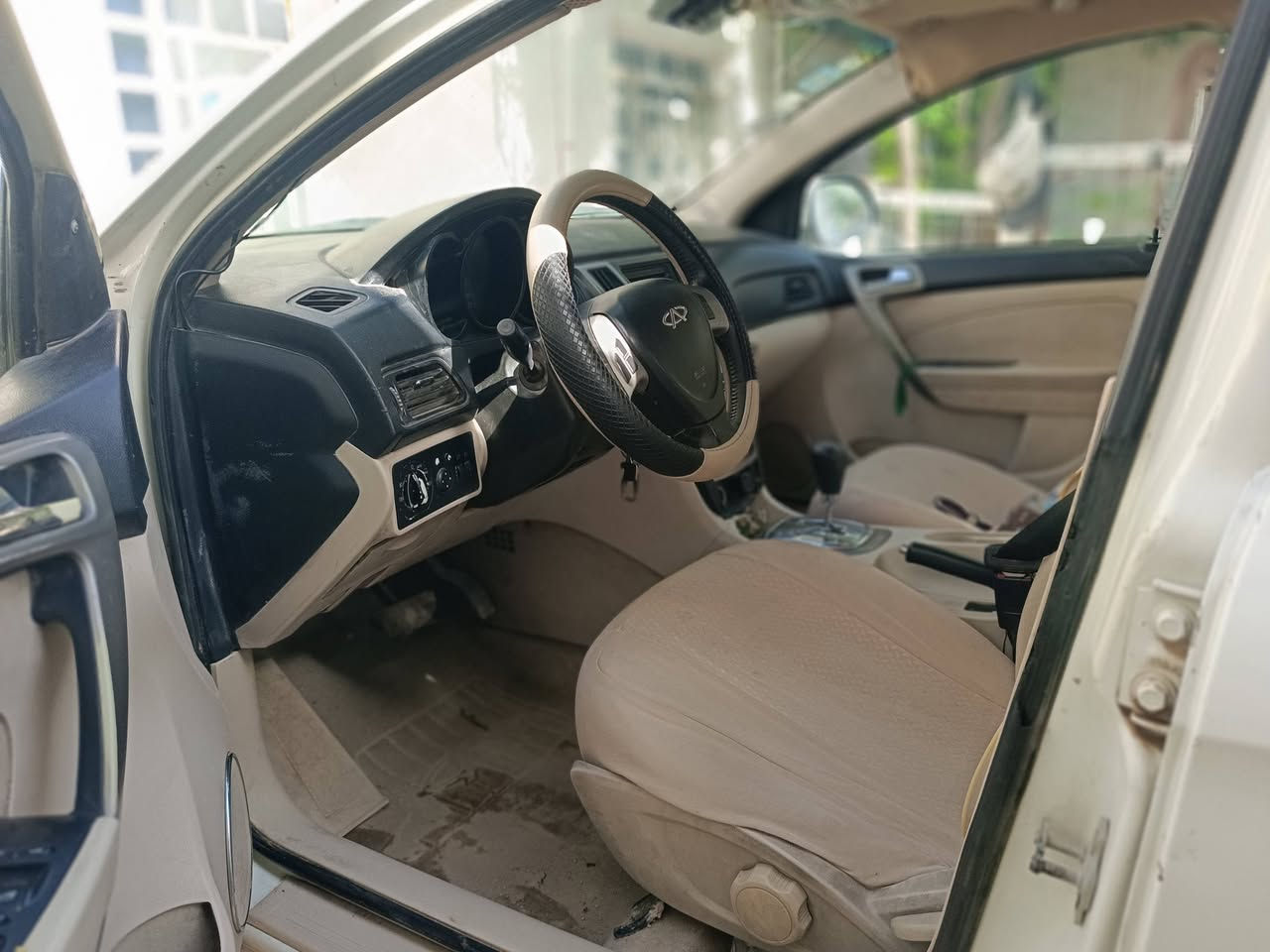 السلام عليكم
🚗 شيري A3 موديل 2013 للبيع
​الوضع القانوني: رقم بغداد، السيارة بأسمي (التحويل وثاني يوم المداور للـ 29 جاهز).
​الحالة الميكانيكية: مكينة وكير بحالة جيده  والسيارة ما بيها أي نقص. ماشيه 112 و قابل للزياده 
​التبريد: ثلج ما شاء الله 
​📋 حالة  (الهيكل):
​السيارة حلوة ونظيفة جداً. و نصبته حلوه
​بيها باب واحد فقط مفتوح محتاج اطبعه .
​بيها طخة بسيطة جداً بخشم الچاملغ (موضحة بالصور).
​💰 السعر: 43 ورقة (وبيها مجال بسيط للشراي .
​📍 المكان والتفاصيل: ديوانيه 
رقم ***********

