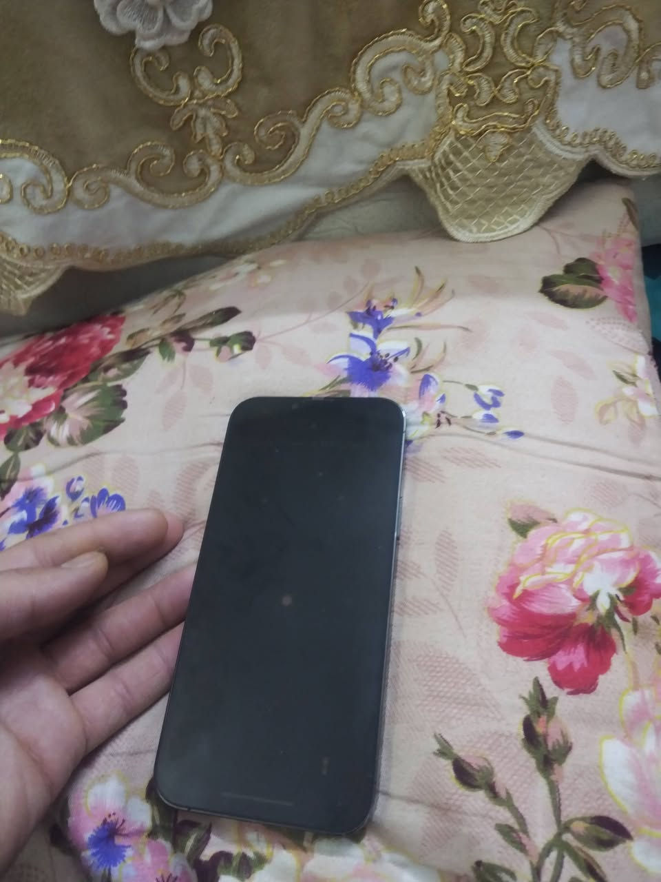 ايفون ١٣ برو ماكس ولا شخط بي ذاكره ٢٥٦ بطاريه ١٠٠ استخدام مال بيت شخط مابي الجهاز فقط بدلت بي شاشه اصليه سعر الجهاز ٥٥٠ قفل المكان بغداد ***********
