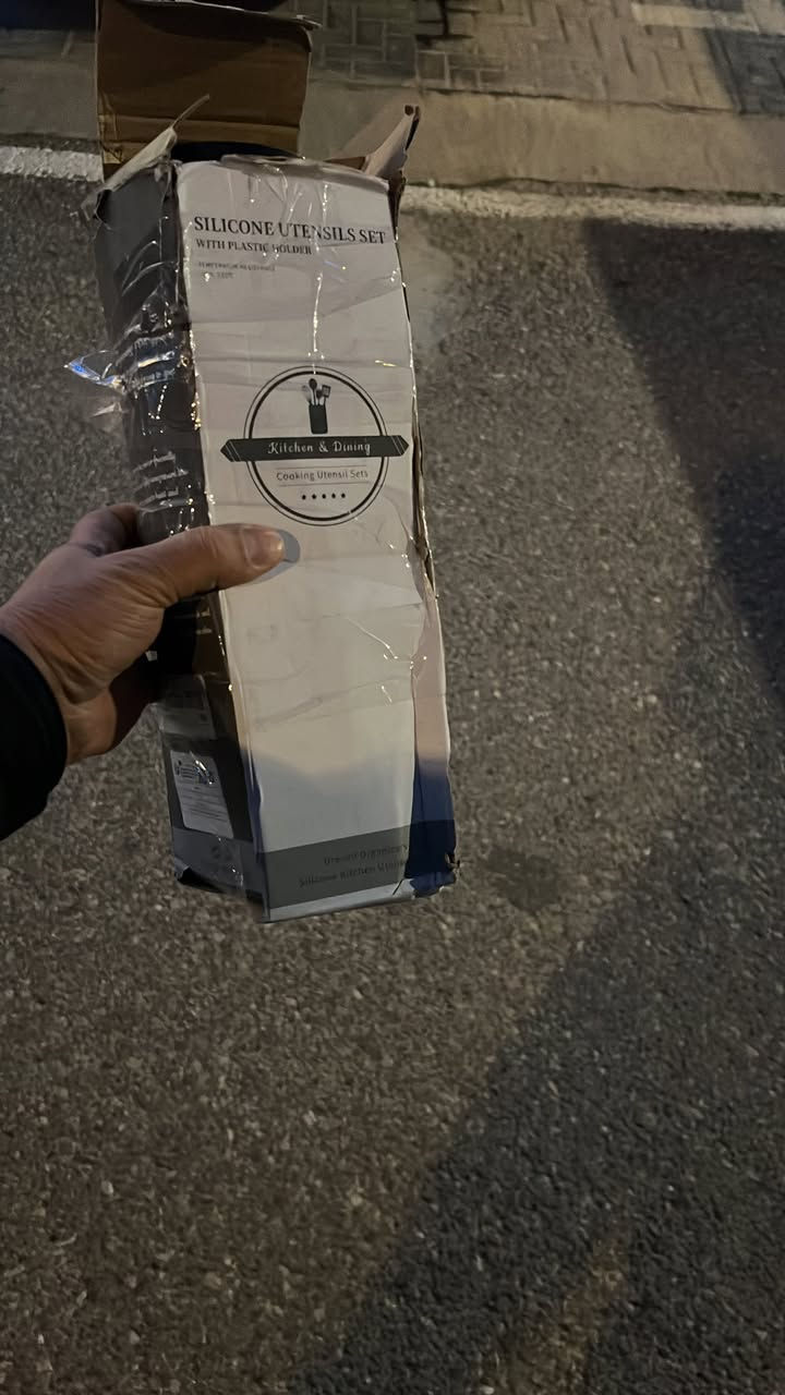 للبيع انفيرتر طاقة شمسية (Hybrid Inverter)

انفيرتر طاقة شمسية هايبريد قدرة 3.5 كيلو واط يعمل على نظام 24 فولت، مناسب للبيوت وأنظمة الطاقة الشمسية. الجهاز مستخدم استخدام خفيف وحالته ممتازة وشغال بدون أي مشكلة.

المواصفات:
 • النوع: Hybrid Solar Inverter
 • القدرة: 3.5 كيلو واط
 • الفولتية: 24 فولت
 • يعمل مع الألواح الشمسية والبطاريات
 • نظيف جداً ومجرب على الشغل

💰 السعر: 200,000 دينار

📞 للحجز والاستفسار يرجى إرسال واتساب على الرقم:
***********
