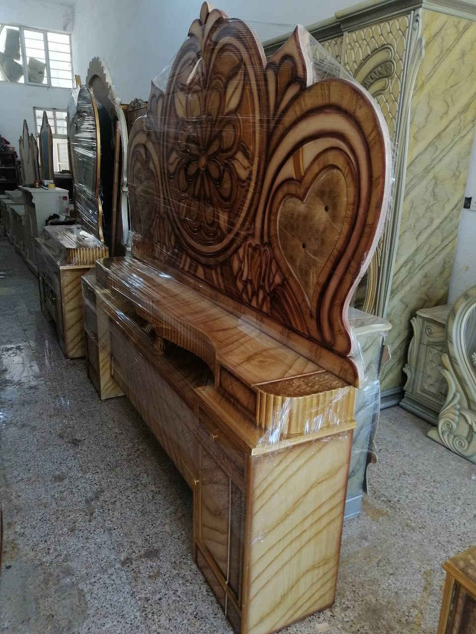 السلام عليكم غرفه للبيع ٦باب طابقين توصاه صاج صبغ حراري نظيفه السعر 850 الف وبيه مجال العنوان بعقوبه كاطون الرازي شارع ابو رباح قرب مرطبات لسيد مزاد ابو كرار الغريباوي ***********
