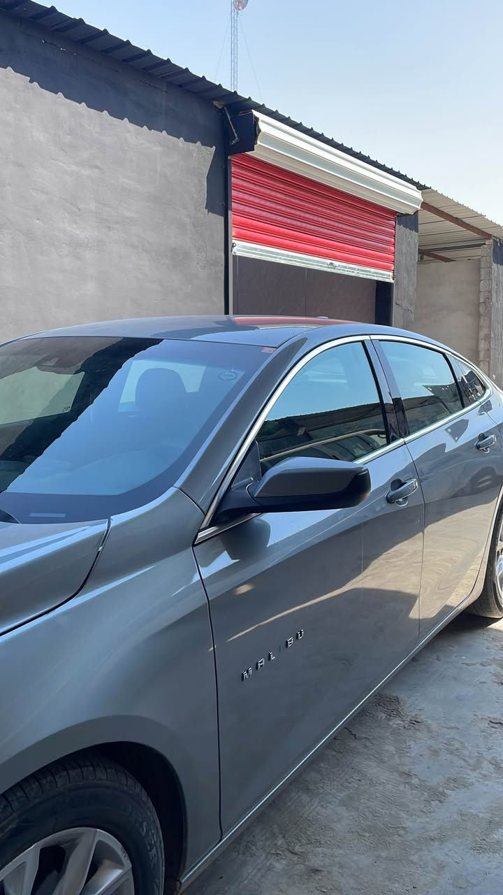 ماليبو 2023 رقم سليمانية 
ماشية 70 الف كيلو 
مواصفات LT 
رادار امامي 
تحديد مسار 
توقف ذاتي 
وداتا شو 
مثبت سرعه 
بصمه 
تشغيل عن بعد 
بيها قطعتين بدون دواخل 
سيارة كلش نظيفة وحلوة 
مابيها اي نقص جاهزه 
مكاني الموصل 
***********
سعرها 123$ موصل, نينوى
