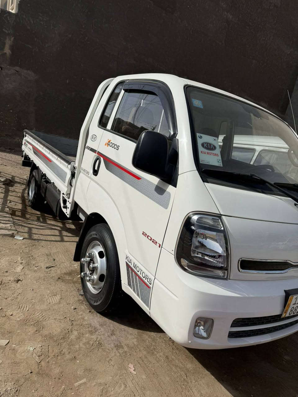 السلام عليكم كيا فحل موديل 2021رقم بغداد انكليزي سنويا مشروع وطني تحويل ثاني يوم  مكينه 4000جديده لا صرف ولا بخار ولا تنقيص وكير ومكينه واكسل وشاصي ورقم شاصي كل مكفول تخم تاير جديد تاير خلفي محور 14وستد 27 وتانكي الكاز محور 120لتره السياره جديده مكفوله كفاله عامه لا ضربه ولا صبغ ولا تبديل عد بار جدأ بسيط العنوان بغداد البلديات السعر 167وبيه مجال بسيط الرقم ***********
