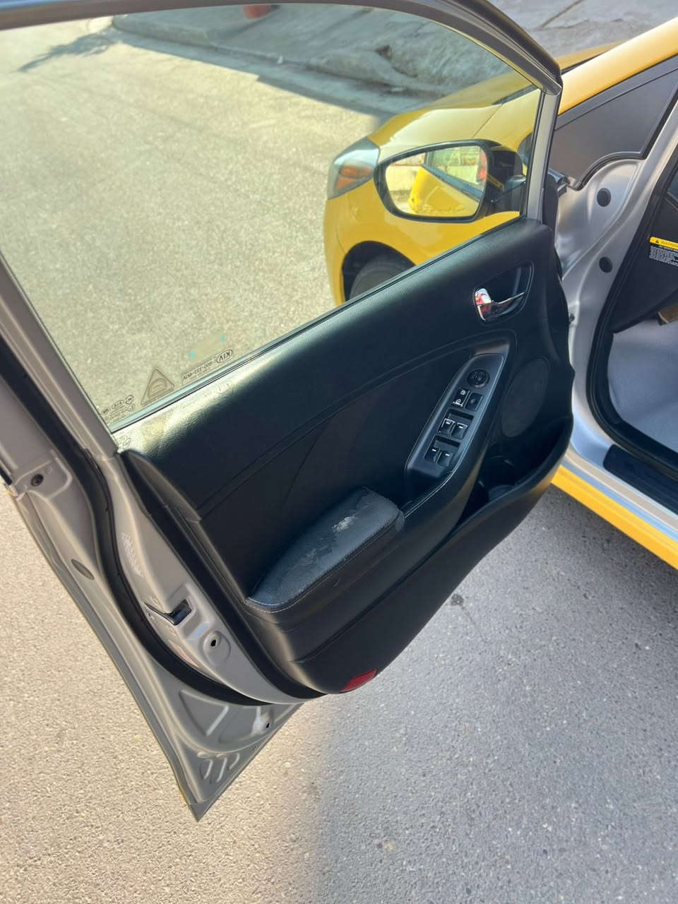 يالله سلام عليكم فورتي 16 كير مكينه خير من الله  رقم بغداد نكليزي تخم تاير تبريد حداديه اماني خلفي جديد  سياره جديده مامتعوبه كامله جاهزه ع اخير مكان سياره بابل سعر 115 او بيه مجال تصال ***********
