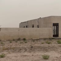 مزرعه البيع بالحيس 55دونم بيه مرتسم بيه بيتين ورتوازات ثنين وبستان ومح...